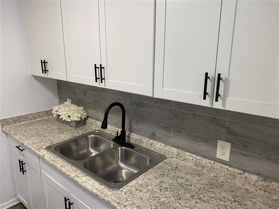 For Sale: $78,000 (1 beds, 1 baths, 608 Square Feet)