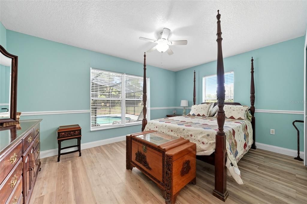 На продажу: $799,900 (4 спален, 3 ванн, 2702 Квадратных фут)