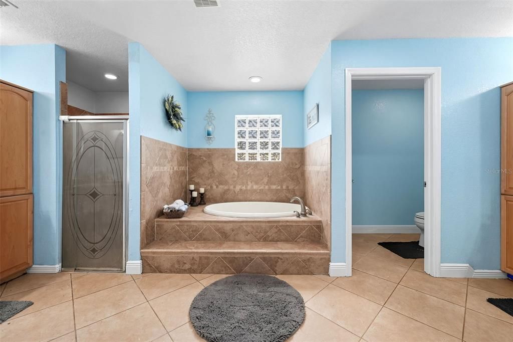 На продажу: $799,900 (4 спален, 3 ванн, 2702 Квадратных фут)