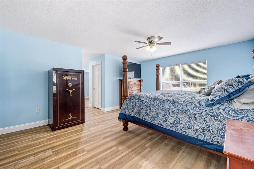 На продажу: $799,900 (4 спален, 3 ванн, 2702 Квадратных фут)