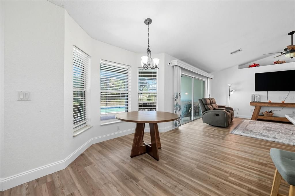 На продажу: $799,900 (4 спален, 3 ванн, 2702 Квадратных фут)