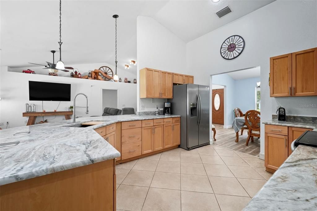 На продажу: $799,900 (4 спален, 3 ванн, 2702 Квадратных фут)