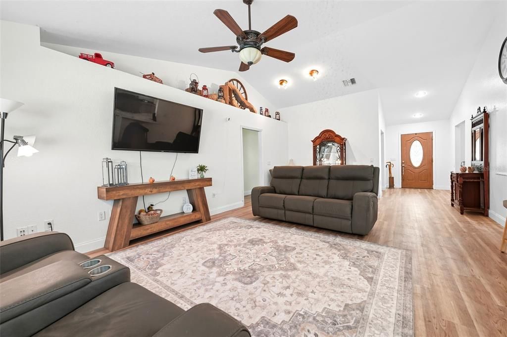 На продажу: $799,900 (4 спален, 3 ванн, 2702 Квадратных фут)