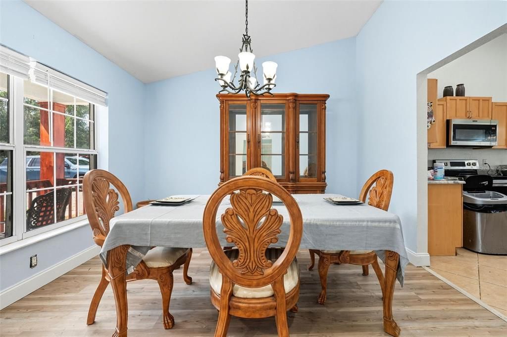 На продажу: $799,900 (4 спален, 3 ванн, 2702 Квадратных фут)