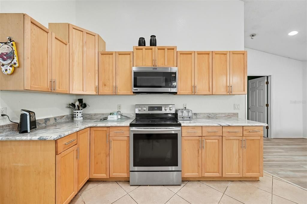 На продажу: $799,900 (4 спален, 3 ванн, 2702 Квадратных фут)