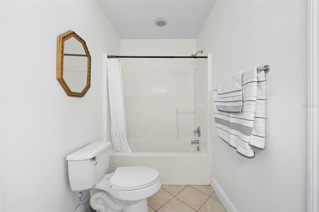 На продажу: $799,900 (4 спален, 3 ванн, 2702 Квадратных фут)