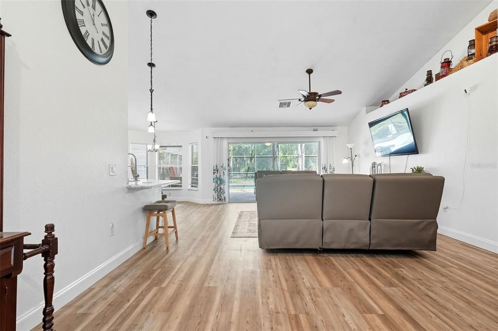 На продажу: $799,900 (4 спален, 3 ванн, 2702 Квадратных фут)