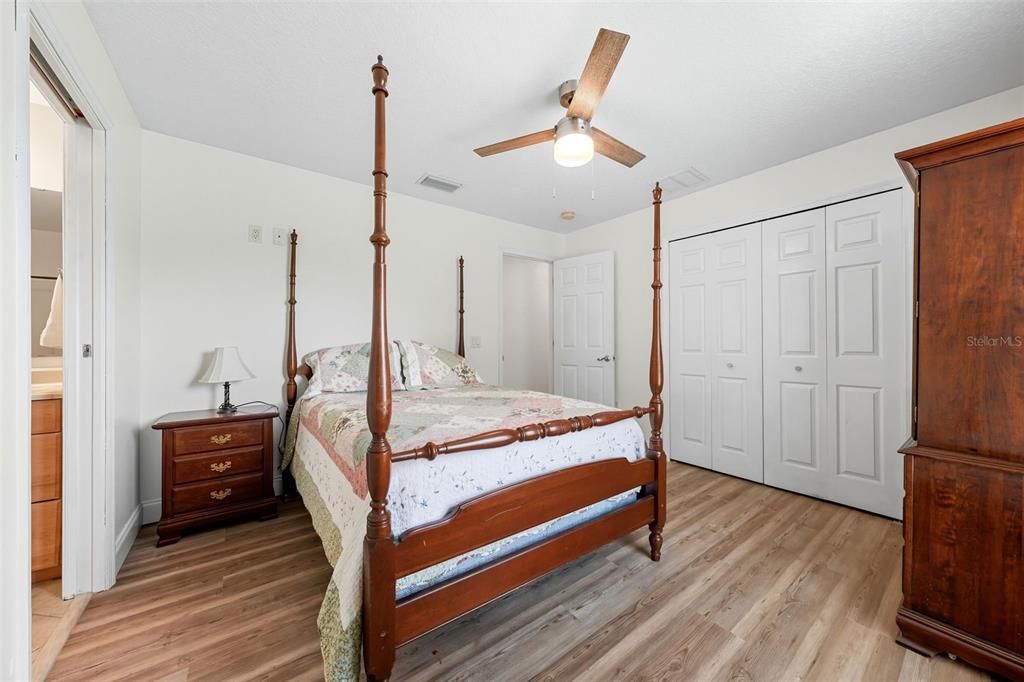 На продажу: $799,900 (4 спален, 3 ванн, 2702 Квадратных фут)