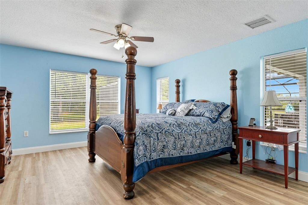 На продажу: $799,900 (4 спален, 3 ванн, 2702 Квадратных фут)