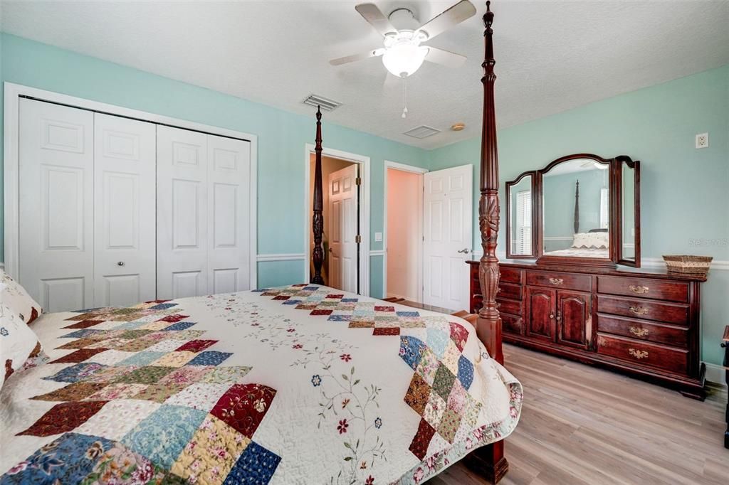 На продажу: $799,900 (4 спален, 3 ванн, 2702 Квадратных фут)