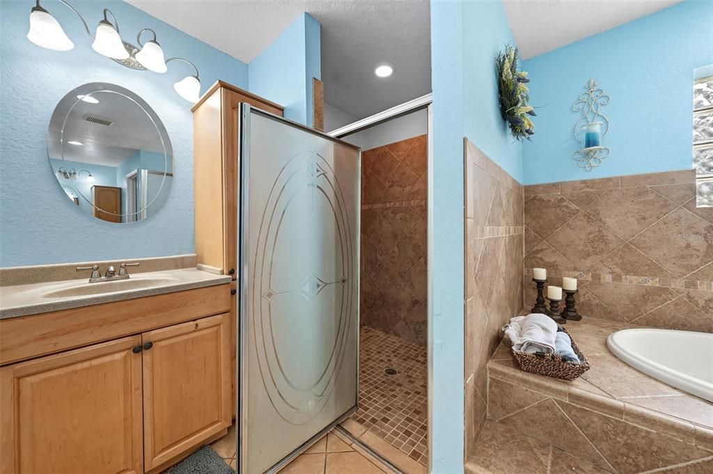 На продажу: $799,900 (4 спален, 3 ванн, 2702 Квадратных фут)