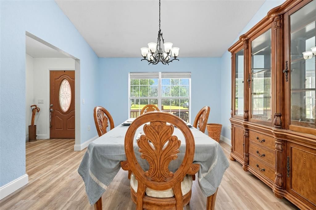 На продажу: $799,900 (4 спален, 3 ванн, 2702 Квадратных фут)