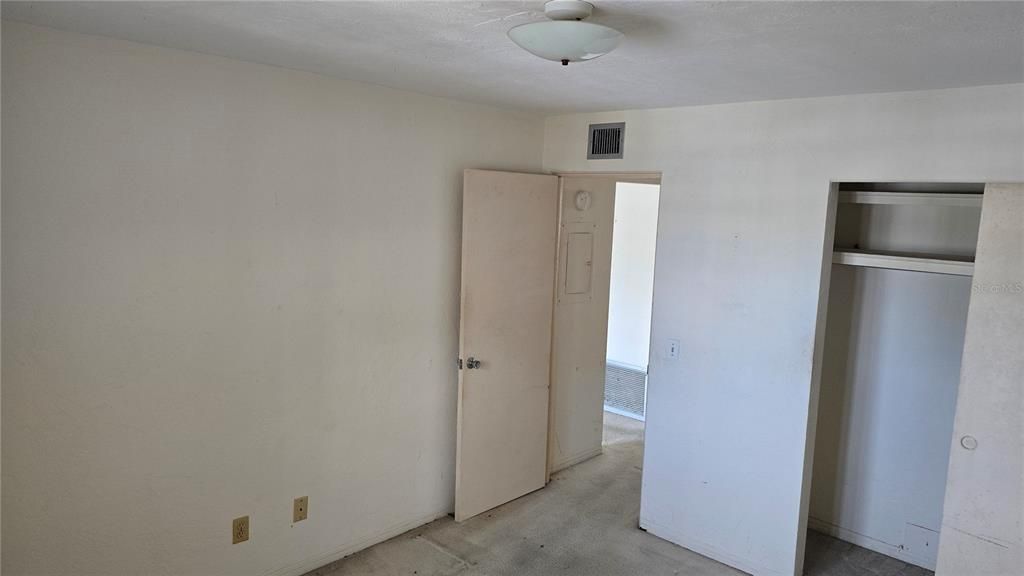 Под контрактом: $80,000 (2 спален, 1 ванн, 1100 Квадратных фут)