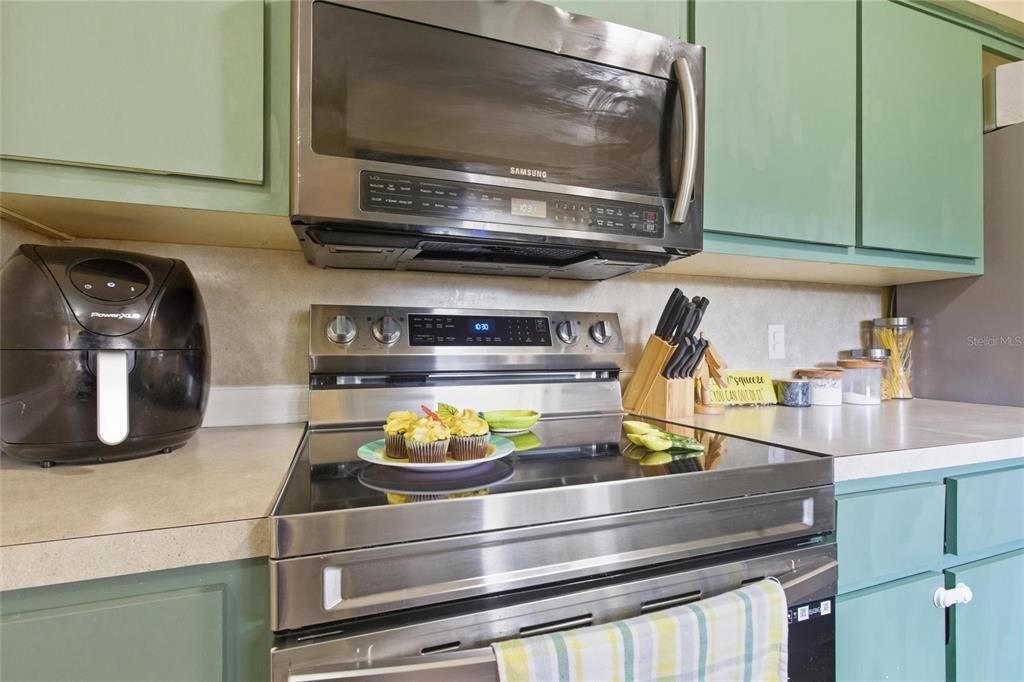 For Sale: $284,990 (3 beds, 2 baths, 1396 Square Feet)