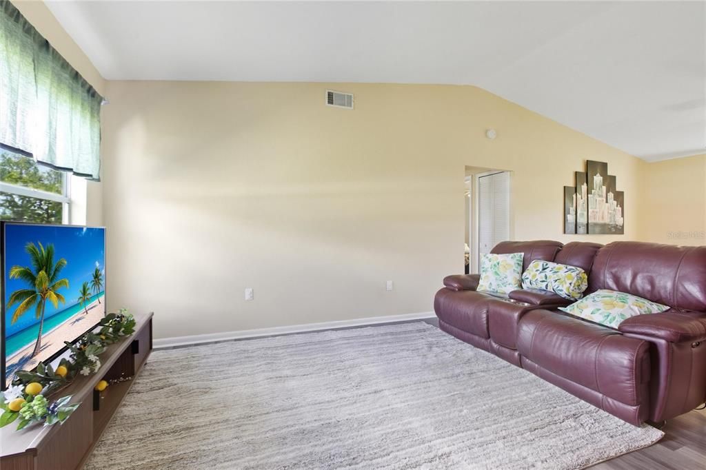 For Sale: $284,990 (3 beds, 2 baths, 1396 Square Feet)