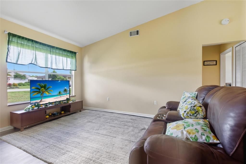 For Sale: $284,990 (3 beds, 2 baths, 1396 Square Feet)