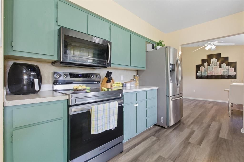 For Sale: $284,990 (3 beds, 2 baths, 1396 Square Feet)