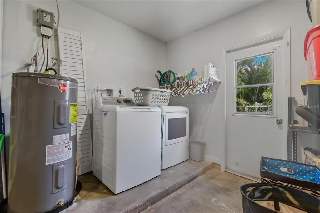 For Sale: $284,990 (3 beds, 2 baths, 1396 Square Feet)