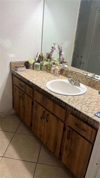 合同活跃: $429,000 (4 贝兹, 3 浴室, 1884 平方英尺)