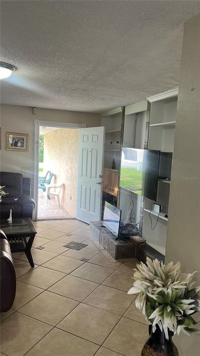 合同活跃: $429,000 (4 贝兹, 3 浴室, 1884 平方英尺)