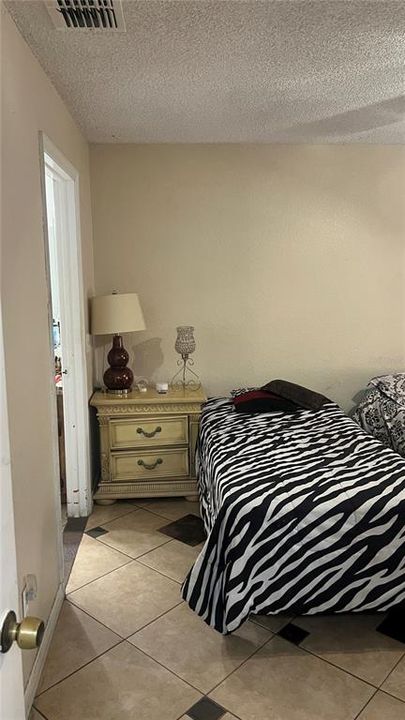 合同活跃: $429,000 (4 贝兹, 3 浴室, 1884 平方英尺)