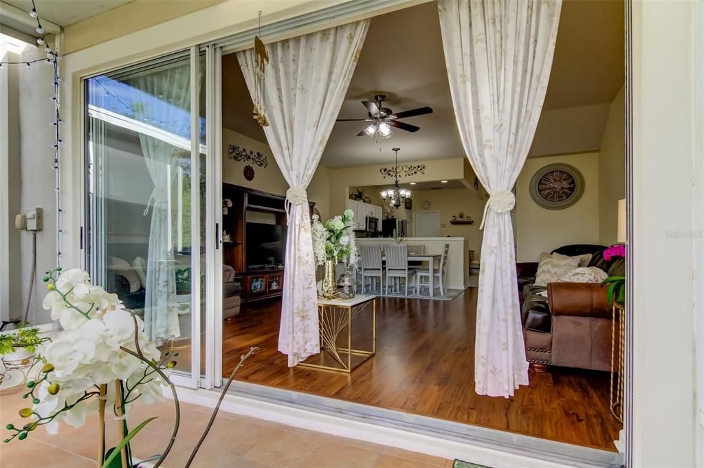 En Venta: $285,000 (3 camas, 2 baños, 1588 Pies cuadrados)