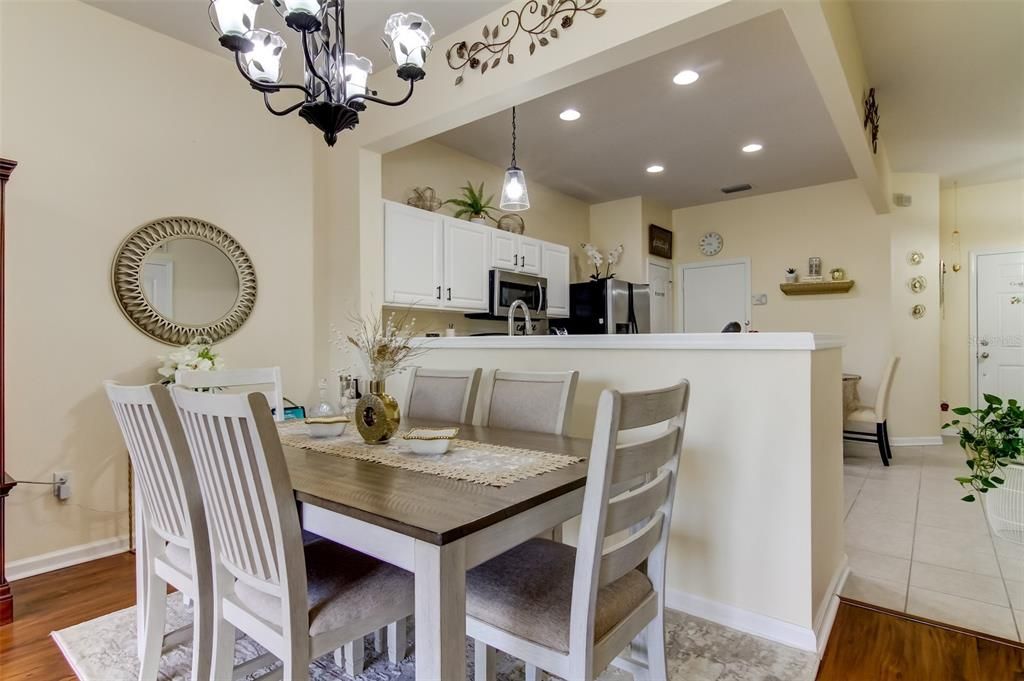 En Venta: $285,000 (3 camas, 2 baños, 1588 Pies cuadrados)