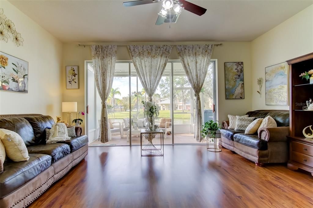 En Venta: $285,000 (3 camas, 2 baños, 1588 Pies cuadrados)