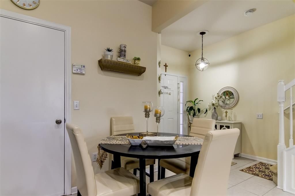 En Venta: $285,000 (3 camas, 2 baños, 1588 Pies cuadrados)