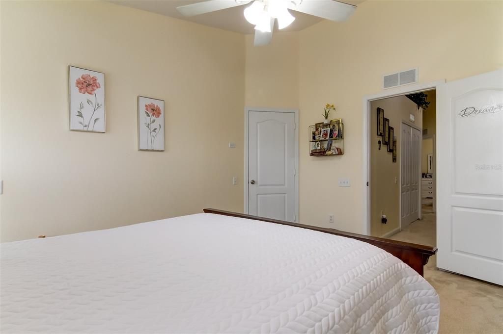 En Venta: $285,000 (3 camas, 2 baños, 1588 Pies cuadrados)