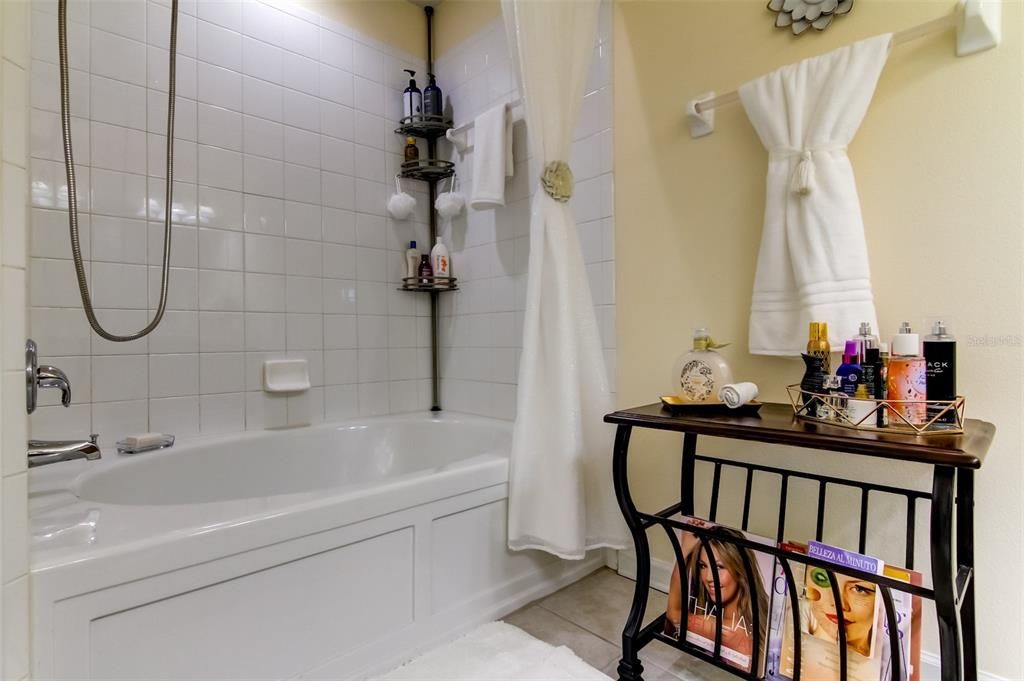 En Venta: $285,000 (3 camas, 2 baños, 1588 Pies cuadrados)