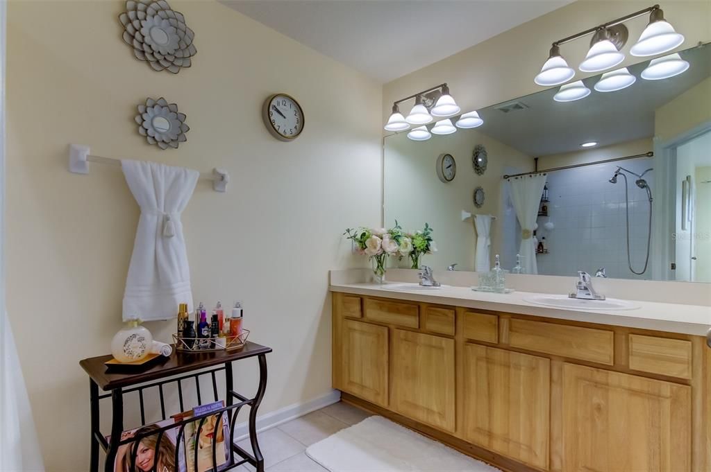 En Venta: $285,000 (3 camas, 2 baños, 1588 Pies cuadrados)