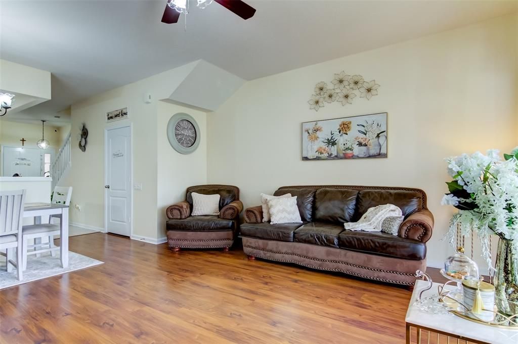 En Venta: $285,000 (3 camas, 2 baños, 1588 Pies cuadrados)