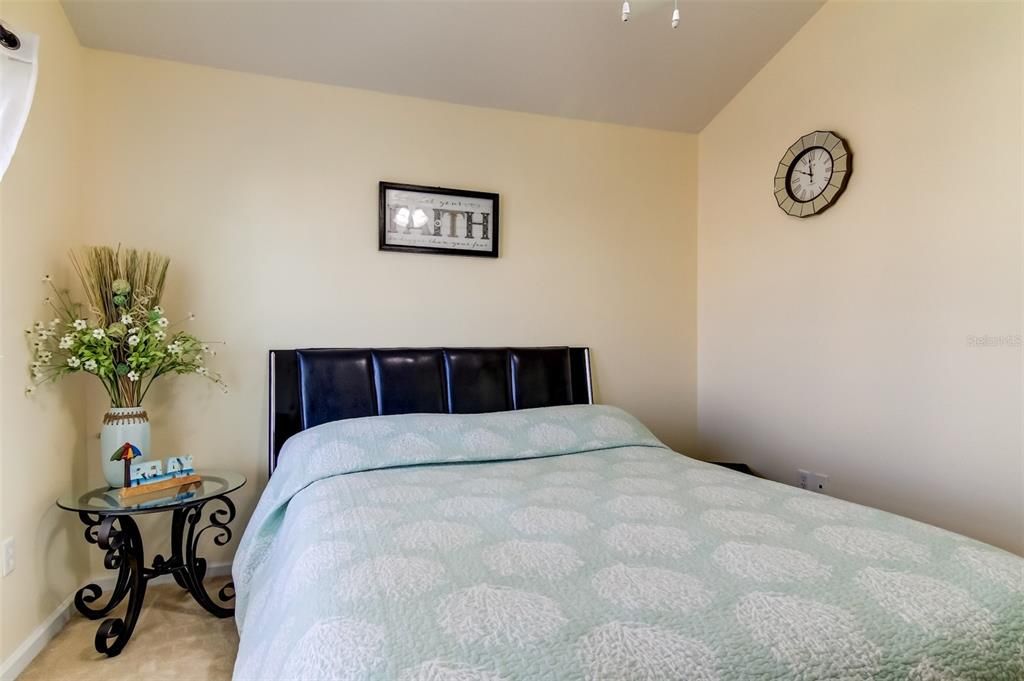 En Venta: $285,000 (3 camas, 2 baños, 1588 Pies cuadrados)