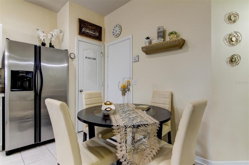 En Venta: $285,000 (3 camas, 2 baños, 1588 Pies cuadrados)