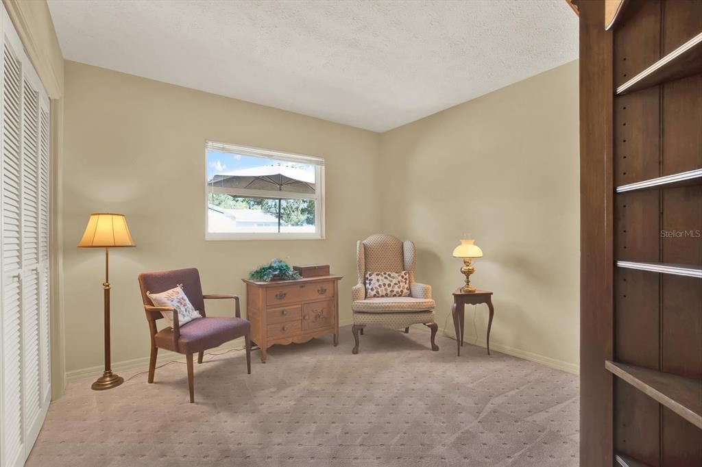 合同活跃: $389,900 (4 贝兹, 2 浴室, 1788 平方英尺)