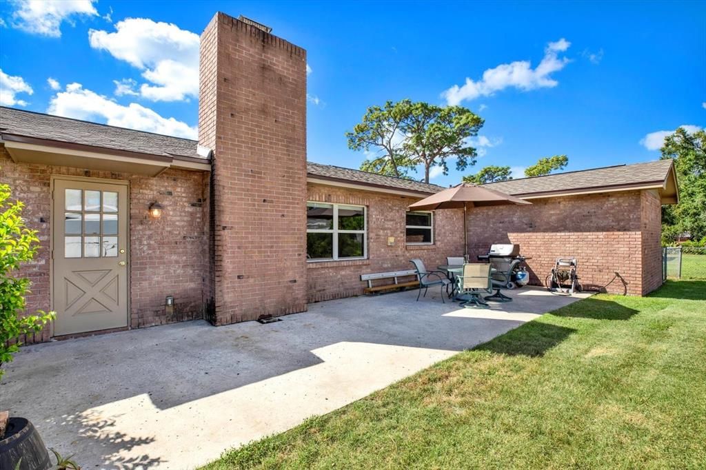 合同活跃: $389,900 (4 贝兹, 2 浴室, 1788 平方英尺)