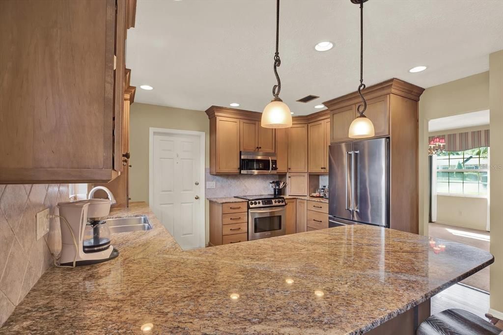 合同活跃: $389,900 (4 贝兹, 2 浴室, 1788 平方英尺)