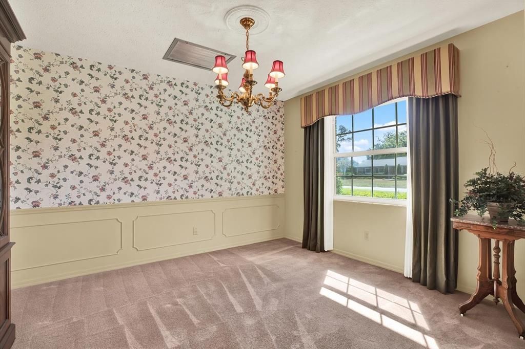 合同活跃: $389,900 (4 贝兹, 2 浴室, 1788 平方英尺)