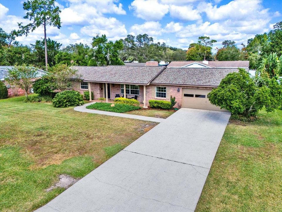 合同活跃: $389,900 (4 贝兹, 2 浴室, 1788 平方英尺)