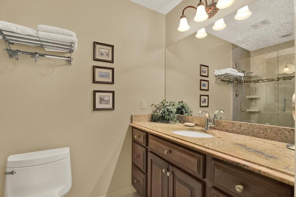 合同活跃: $389,900 (4 贝兹, 2 浴室, 1788 平方英尺)