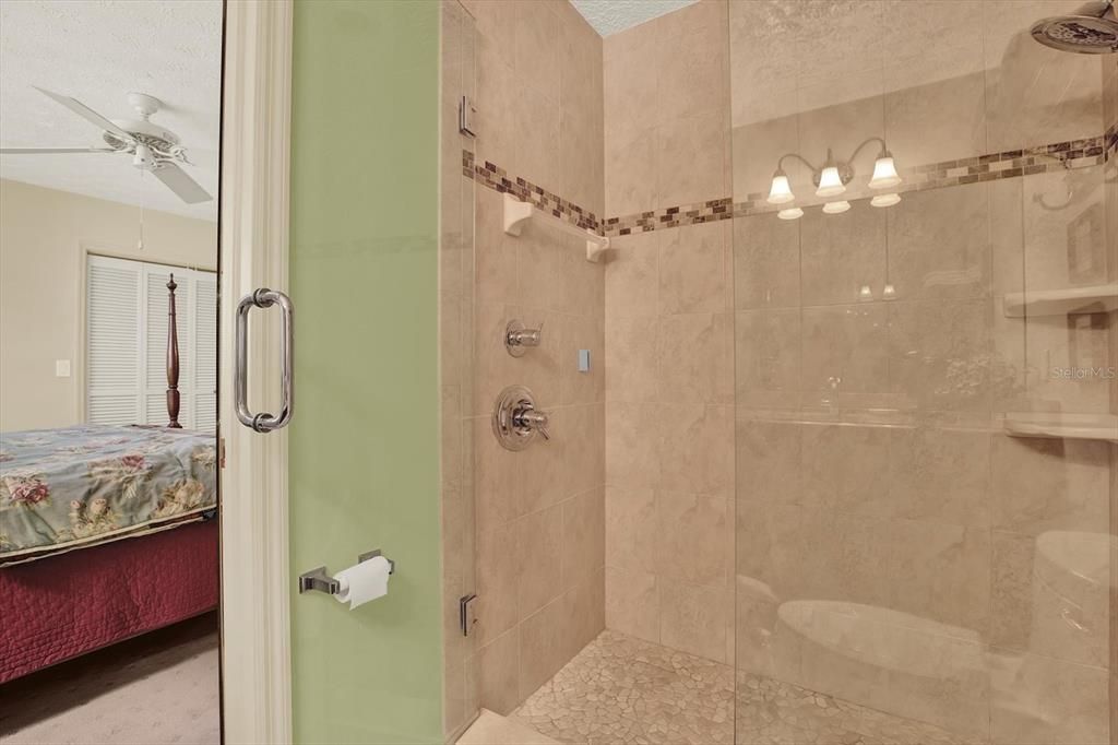 合同活跃: $389,900 (4 贝兹, 2 浴室, 1788 平方英尺)