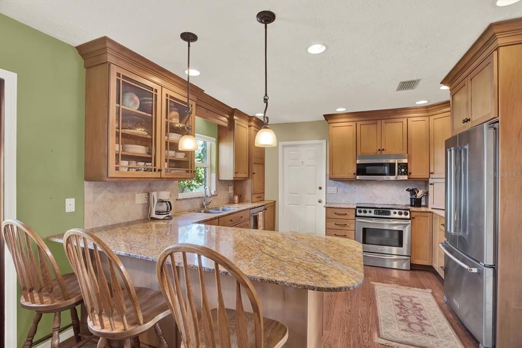 合同活跃: $389,900 (4 贝兹, 2 浴室, 1788 平方英尺)