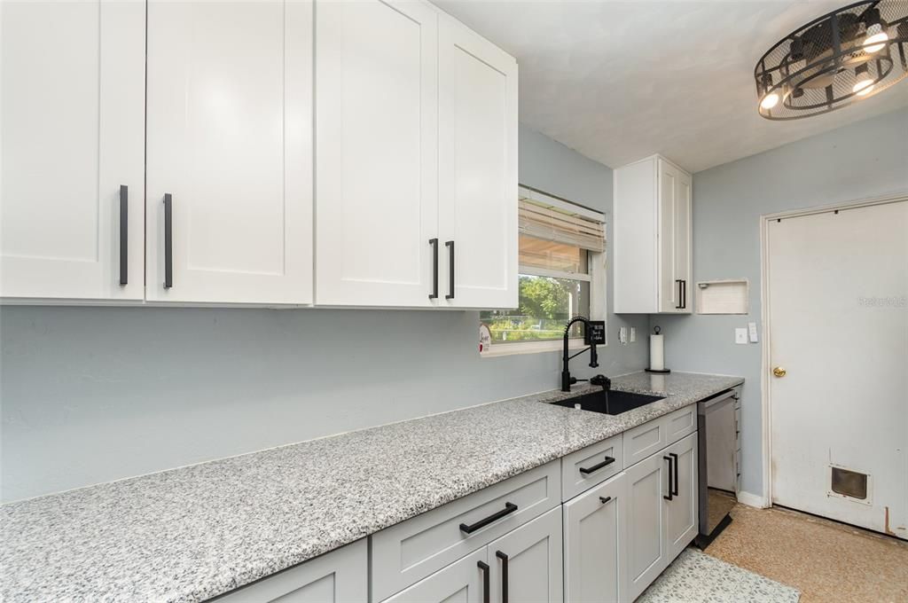 待售: $230,000 (3 贝兹, 2 浴室, 1249 平方英尺)