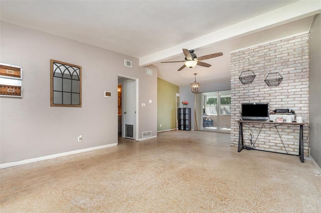 待售: $230,000 (3 贝兹, 2 浴室, 1249 平方英尺)