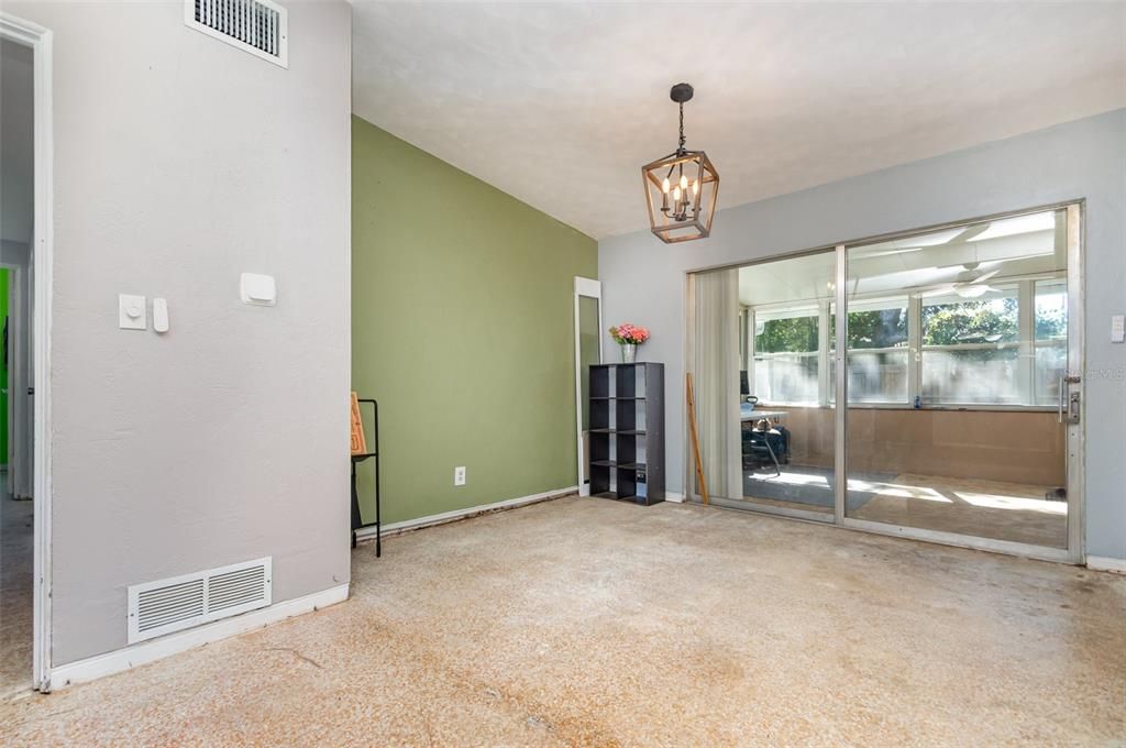 待售: $230,000 (3 贝兹, 2 浴室, 1249 平方英尺)