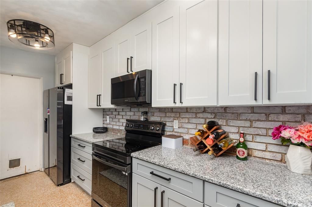 待售: $230,000 (3 贝兹, 2 浴室, 1249 平方英尺)