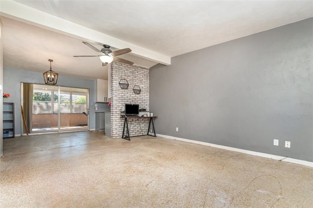 待售: $230,000 (3 贝兹, 2 浴室, 1249 平方英尺)