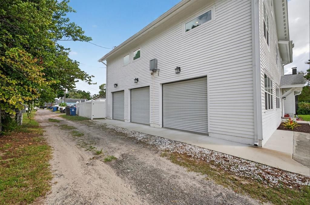 Active With Contract: $1,250,000 (4 beds, 3 baths, 4193 Square Feet)