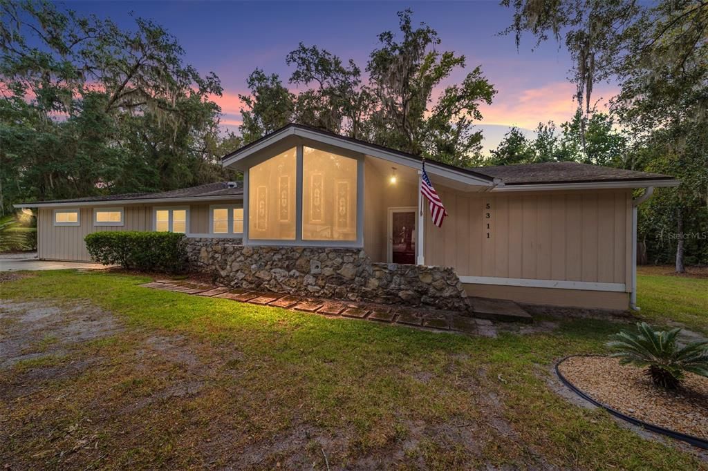 Под контрактом: $327,707 (3 спален, 2 ванн, 1882 Квадратных фут)